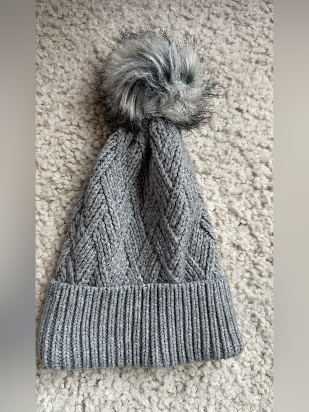 Aeropostale Gray Cable Knit Faux Fur Pom Pom Beanie